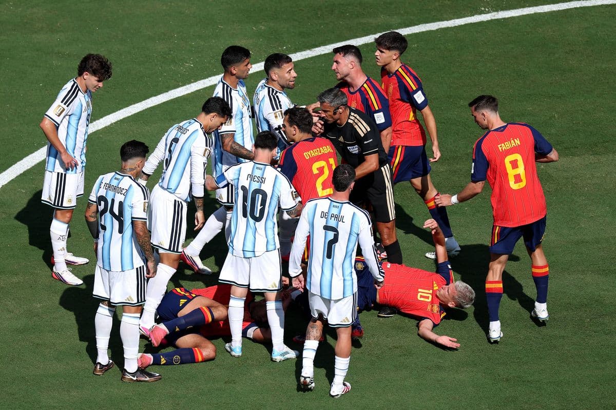 Argentina and Spain players
