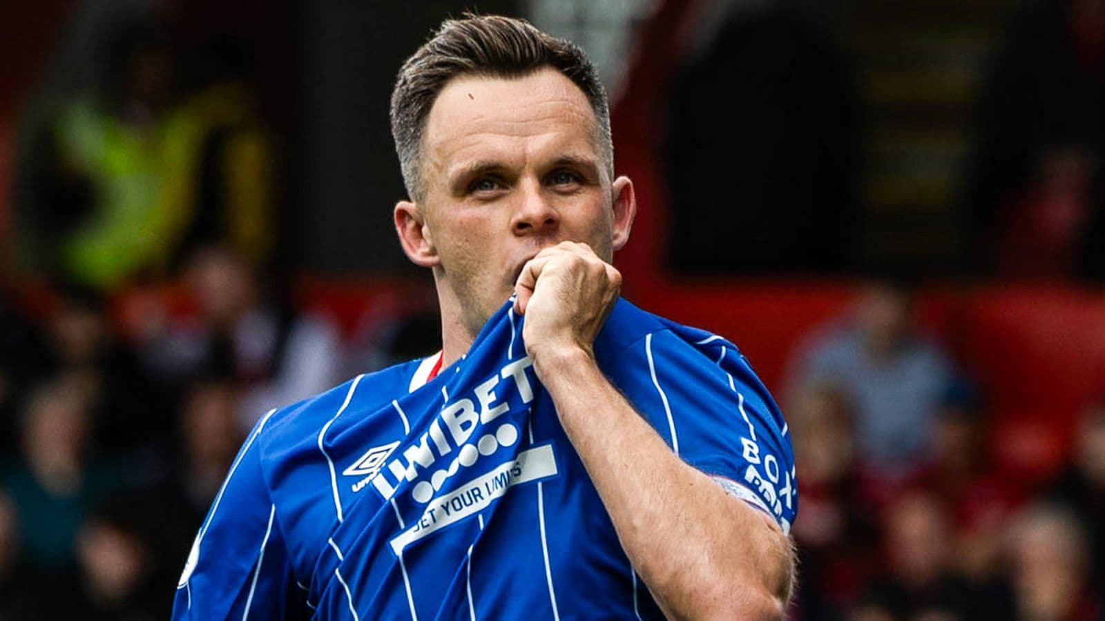 Aberdeen 0-1 Rangers: Shankland penalty earns Gers first league win after VAR denies Nisbet equaliser