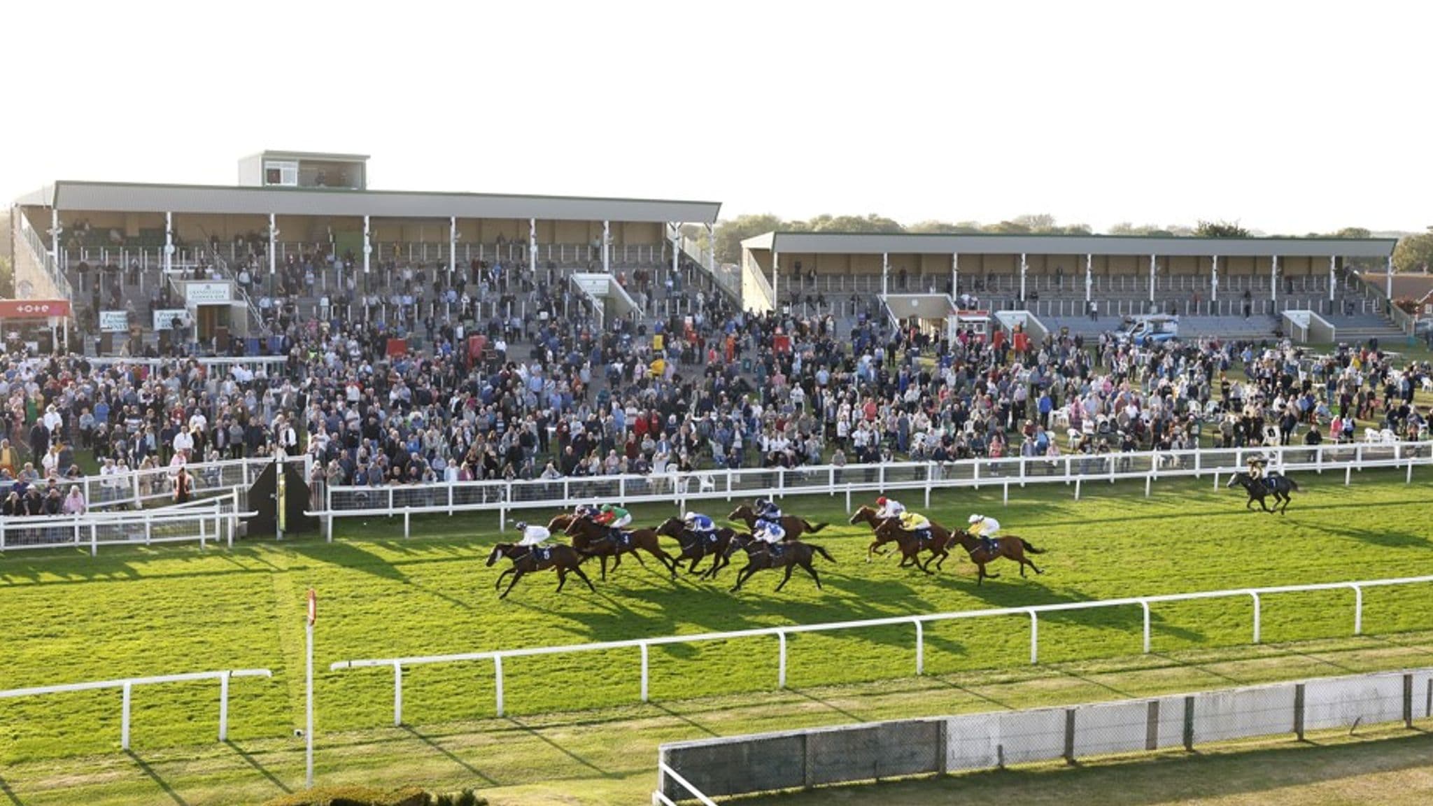 Thursday's racing comes from Yarmouth