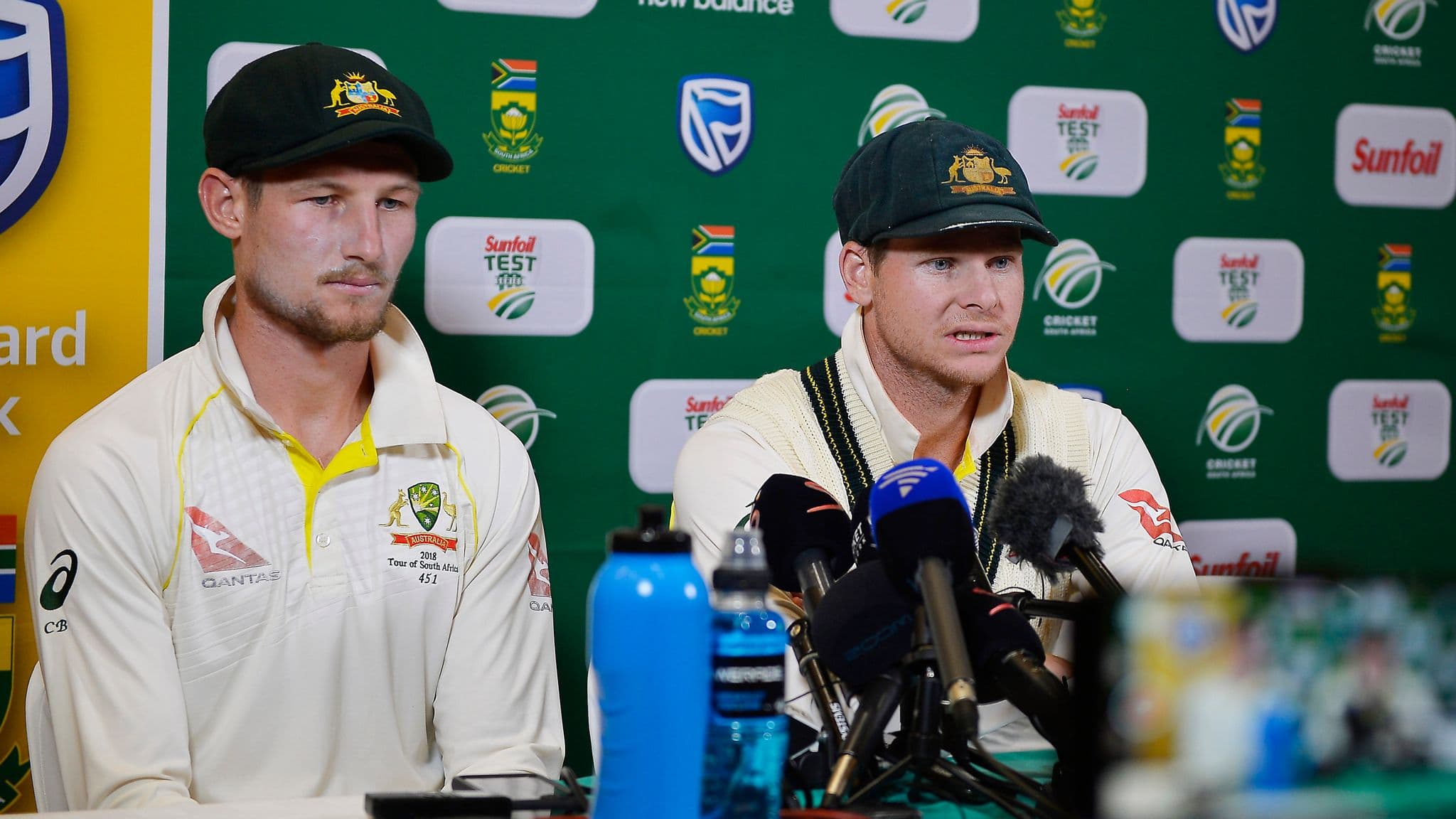 Steve Smith (R) and Cameron Bancroft (L) address the press as the ball-fixing scandal unfolded during the Cape Town Test in 2018