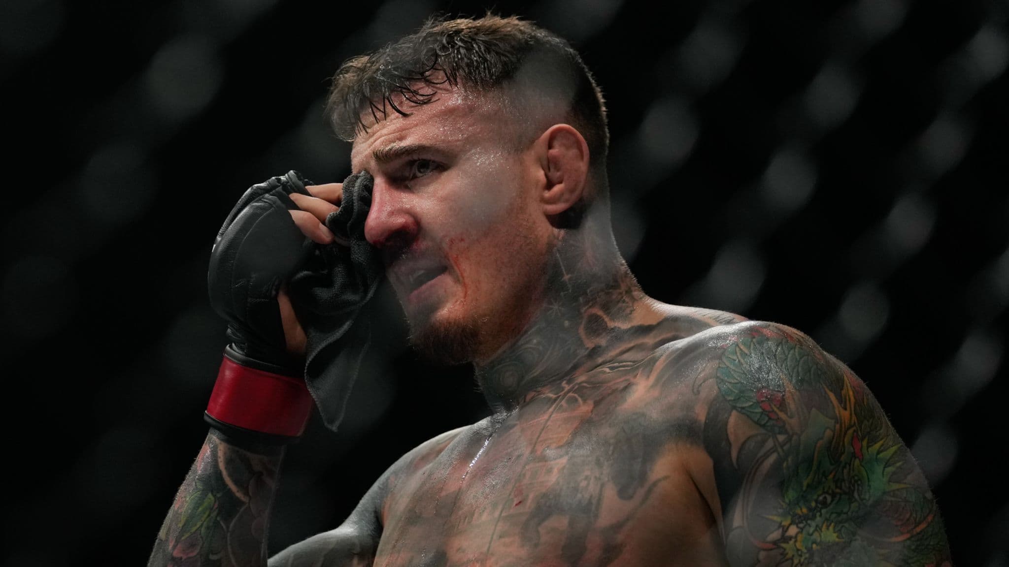 Eye issues have forced Tom Aspinall to vacate his title (AP Photo/Altaf Qadri)